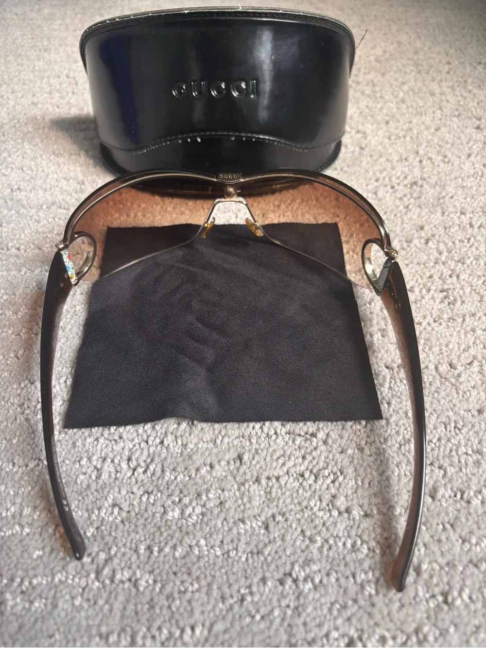 Gucci bold shield